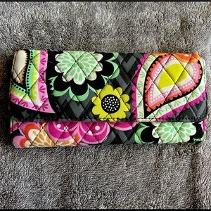 Vera Bradley Tri Fold Wallet 2014 (Ziggy Zinnia Pattern)
